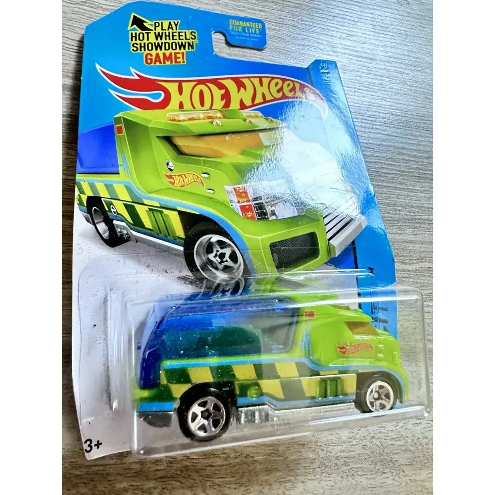 2014 Hot Wheels HW CITY Rapid Response 43/250 Green Car Hotwheels H46